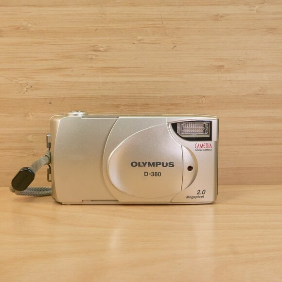 Vintage Olympus Camedia D-380 / 2.0MP Compact Digital Camera / Tested - Picture 2 of 10